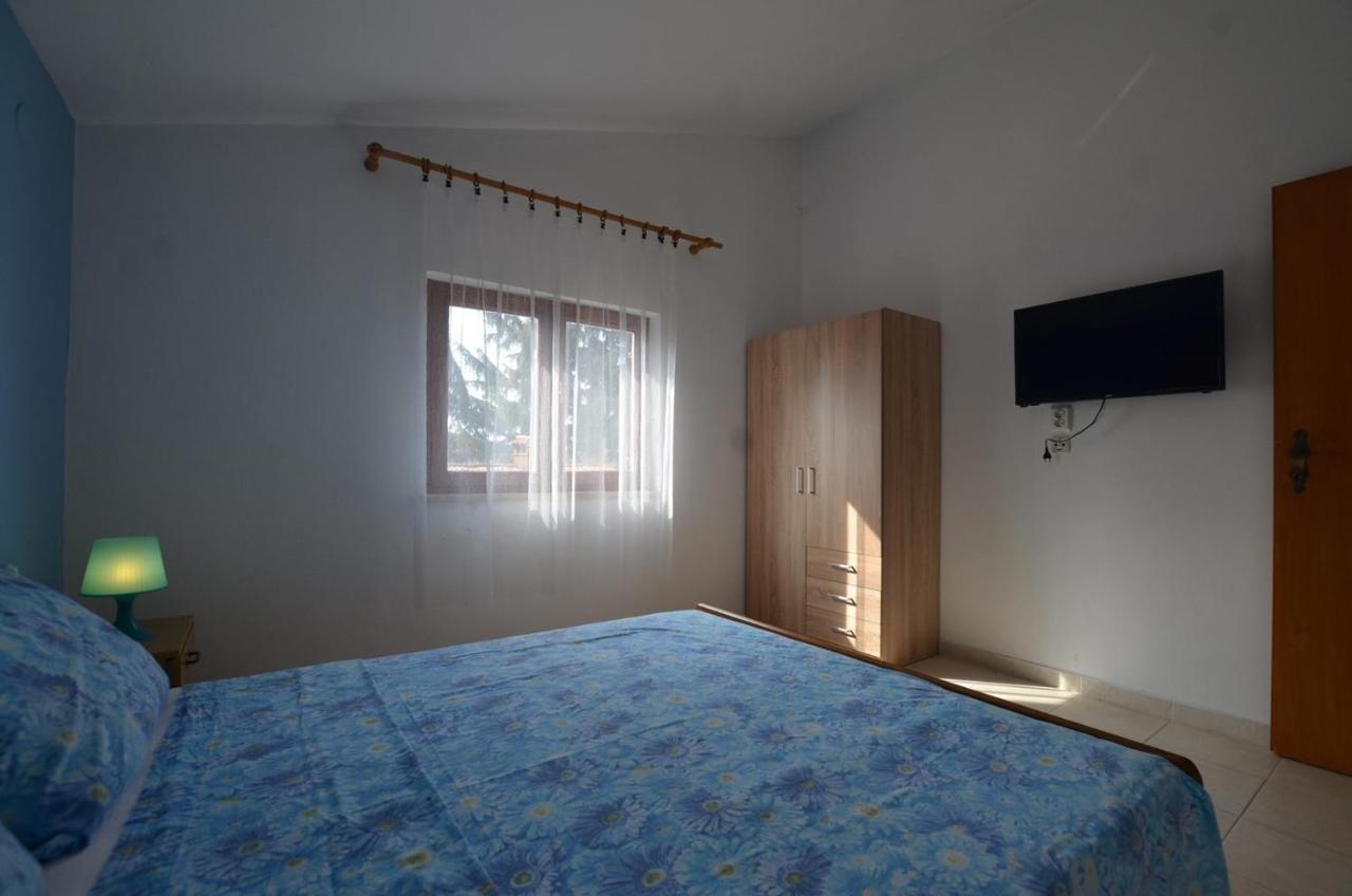 Brigita Apartments Ровин Екстериор снимка