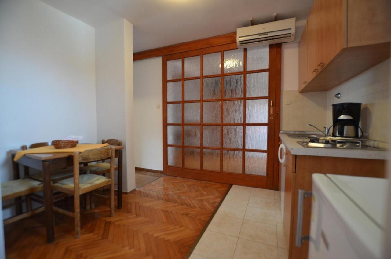 Brigita Apartments Ровин Екстериор снимка