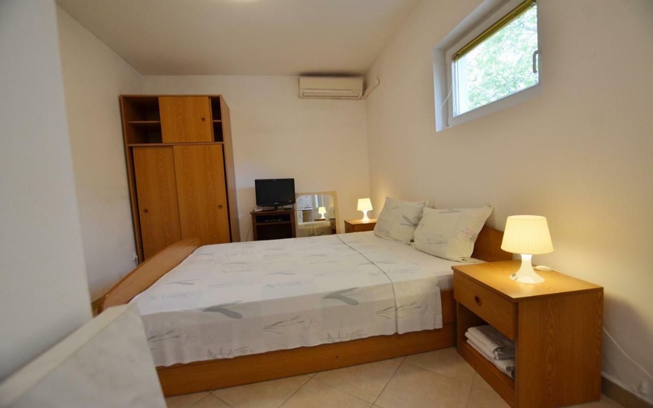 Brigita Apartments Ровин Екстериор снимка